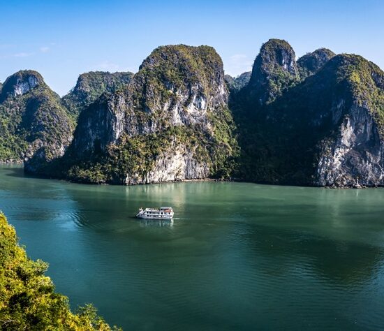 Vịnh Hạ Long thuộc khu vực biển nào của Việt Nam hiện nay?