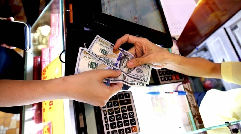 Mua bán ngoại tệ tại điểm không được cấp phép có thể dẫn đến rủi ro bị xử phạt theo quy định pháp luật. 