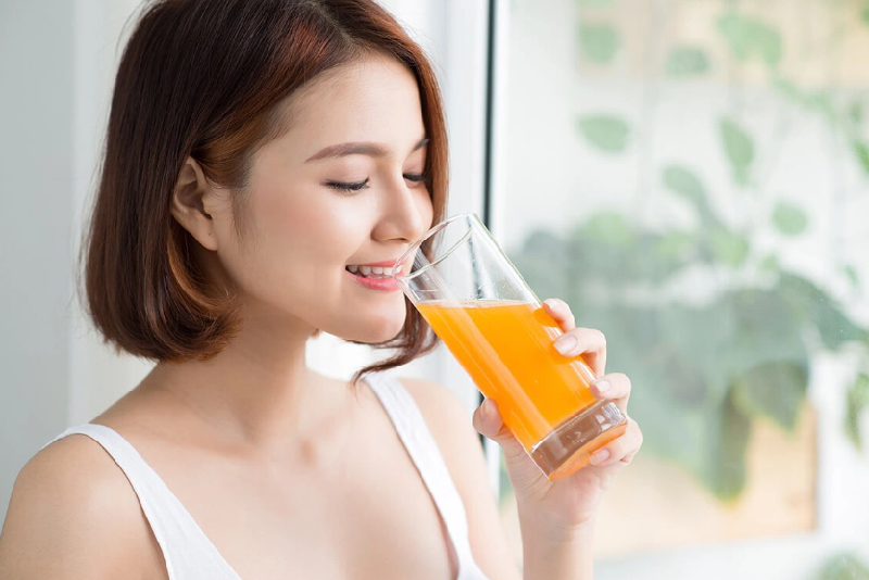 Uống nước cam đúng cách hỗ trợ tổng hợp Collagen, giúp làn da duy trì độ đàn hồi và ngăn ngừa lão hóa.