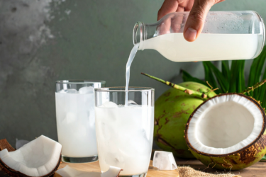 Uống nước dừa mỗi ngày có tốt không? Lợi ích và lưu ý