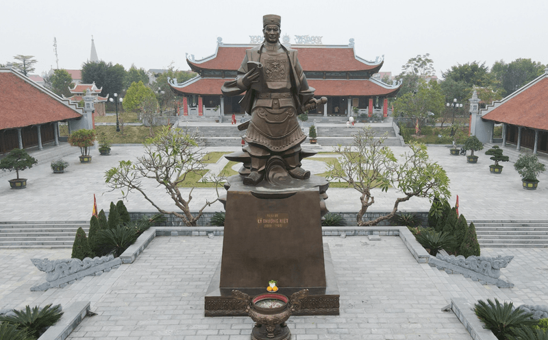 Đền thờ thần bên sông Như Nguyệt, nơi vang vọng bài thơ thần "Nam quốc sơn hà".