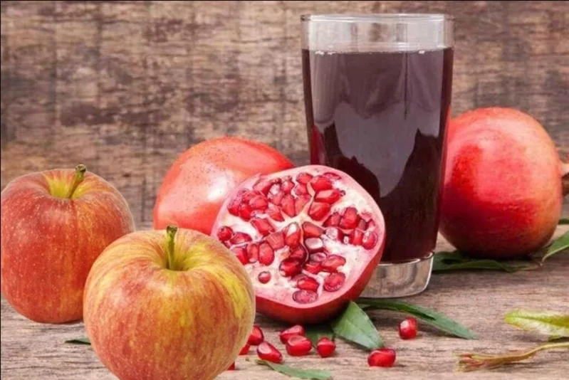Nước ép lựu có thể giúp bổ sung dưỡng chất, hỗ trợ làn da tươi tắn khi kết hợp với lối sống lành mạnh.