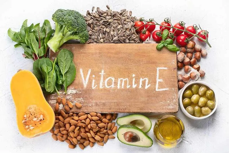 Rau củ, trái cây và ngũ cốc nguyên hạt góp phần bổ sung vitamin E cùng nhiều dưỡng chất khác