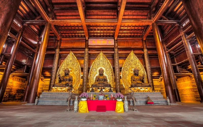 Kiến trúc uy nghiêm, đồ sộ bên trong các Đại điện thờ Phật tại Tam Chúc.