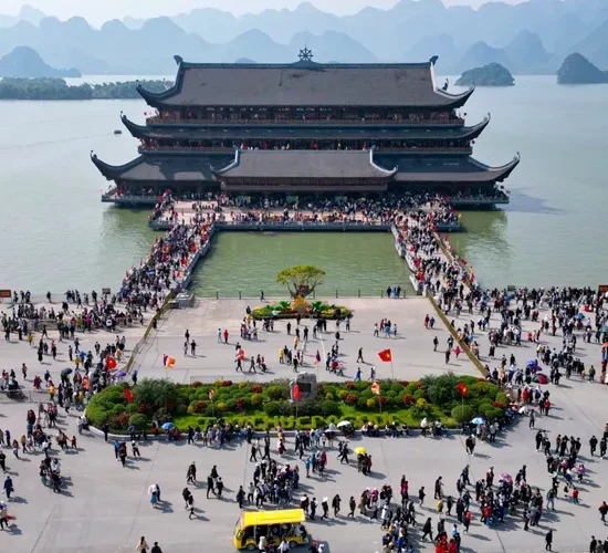 Chùa Tam Chúc ở đâu? Cẩm nang hành hương chi tiết nhất